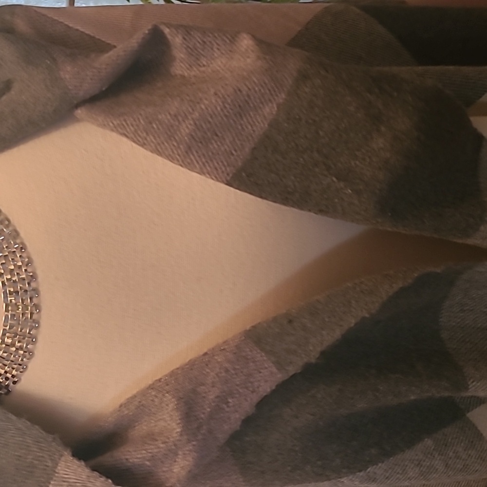 Casmere Shawl By Sandro - Picture 2 of 5